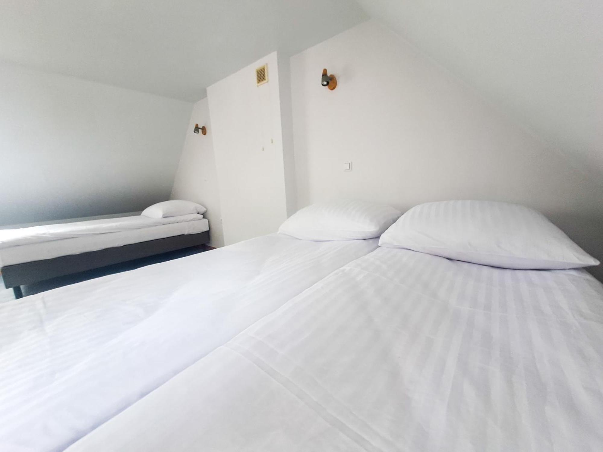 Marina Gorklo - Zurawi Kat Hotel Екстериор снимка