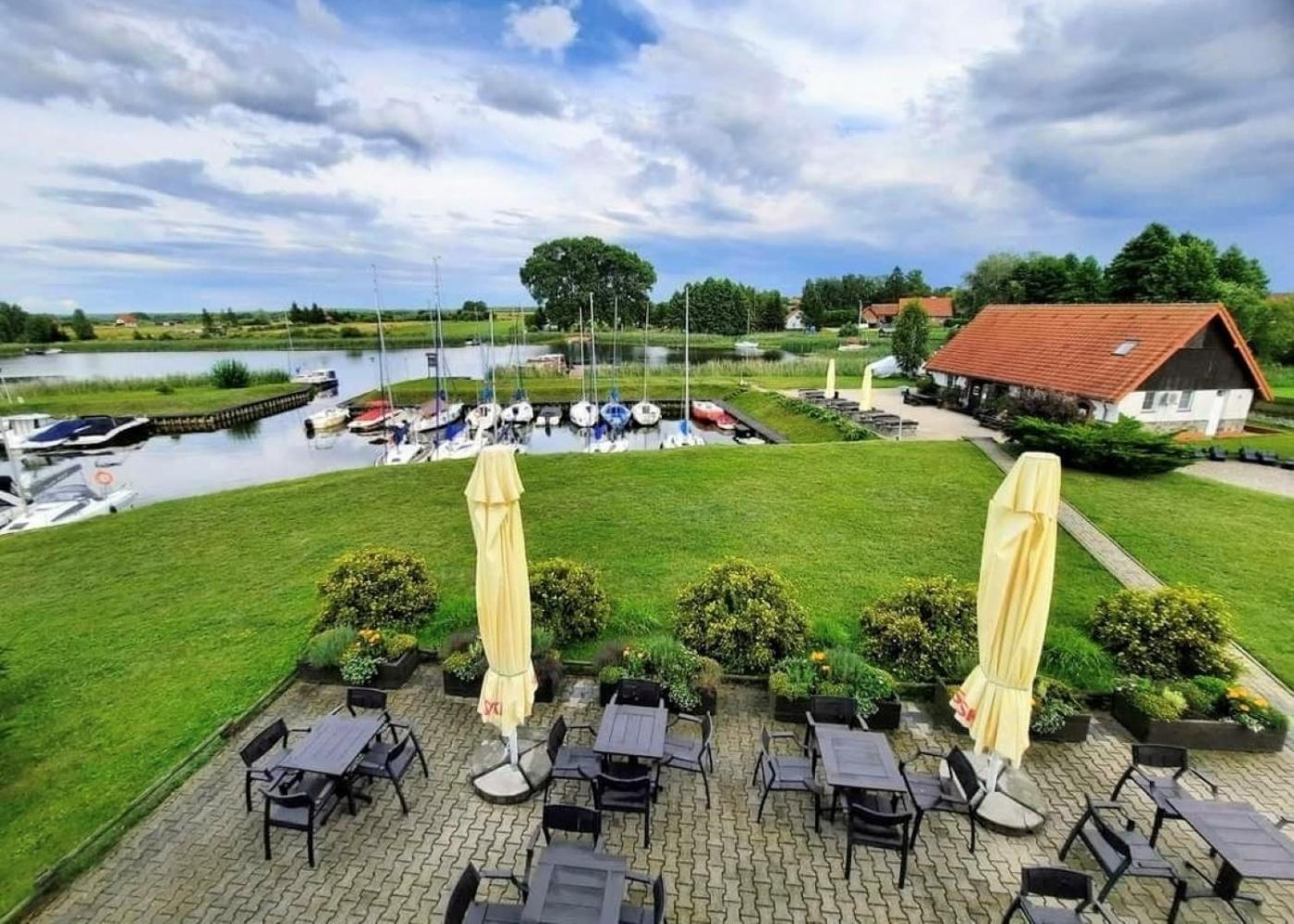 Marina Gorklo - Zurawi Kat Hotel Екстериор снимка
